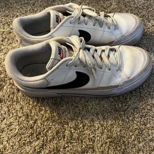 Nike Women’s White and Black Casual Sneakers